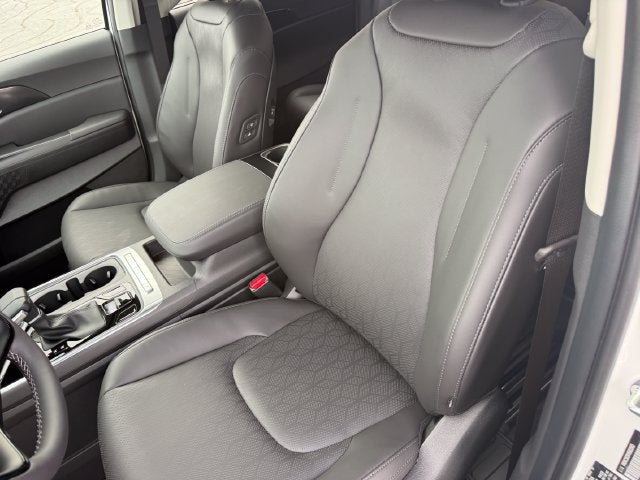 2027 Kia Carnival EX