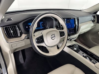 2023 Volvo XC60 B5 Plus Dark Theme