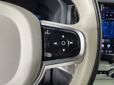 2023 Volvo XC60 B5 Plus Dark Theme