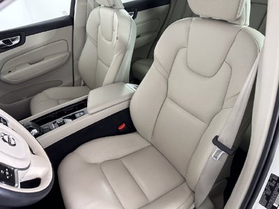 2023 Volvo XC60 B5 Plus Dark Theme