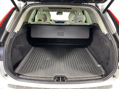 2023 Volvo XC60 B5 Plus Dark Theme