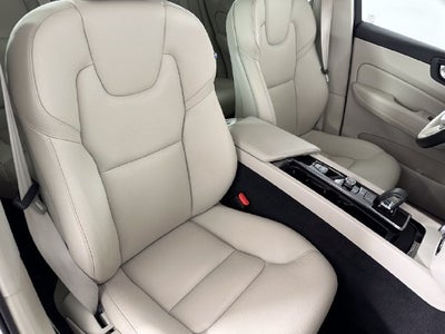 2023 Volvo XC60 B5 Plus Dark Theme