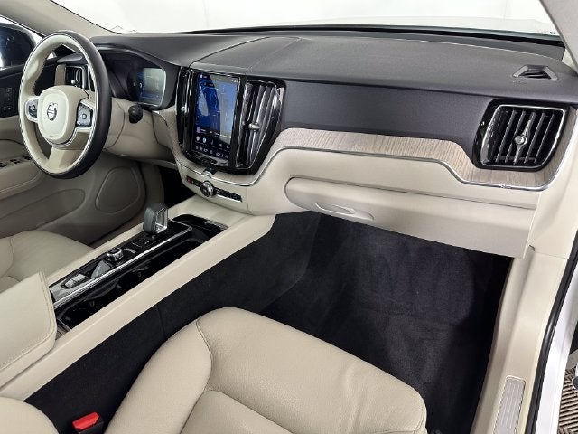 2023 Volvo XC60 B5 Plus Dark Theme