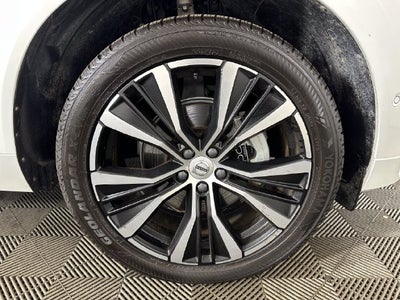 2023 Volvo XC60 B5 Plus Dark Theme