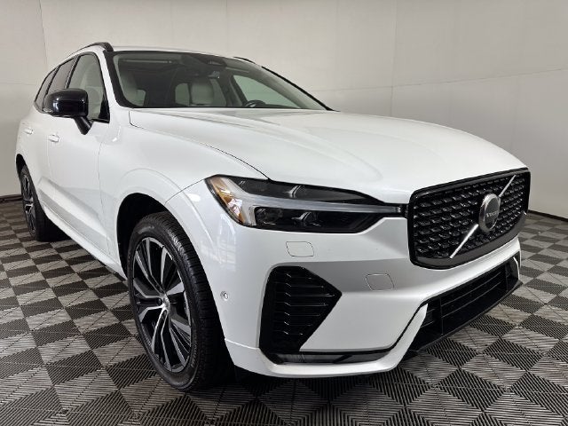 2023 Volvo XC60 B5 Plus Dark Theme