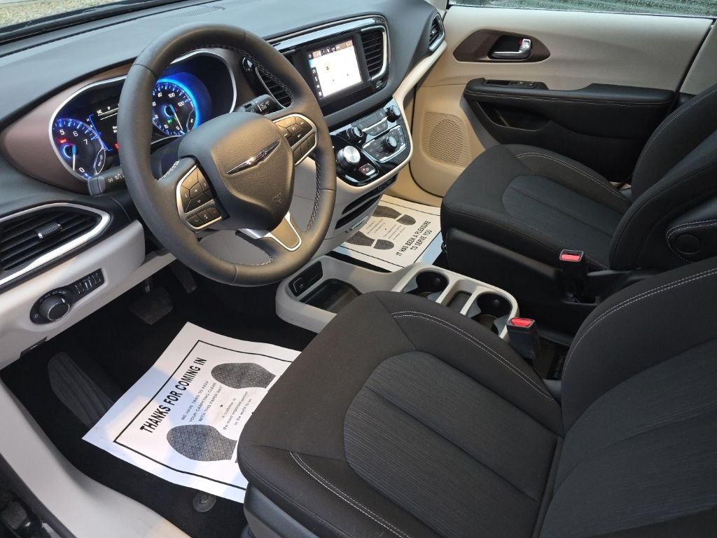 2024 Chrysler Voyager LX