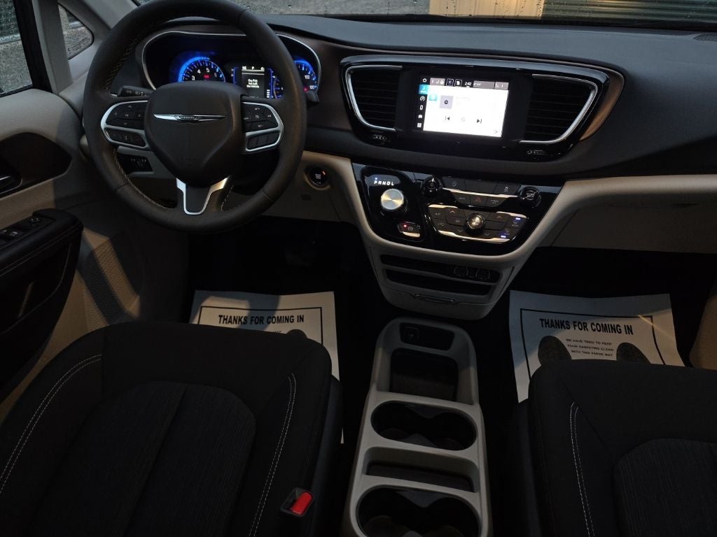2024 Chrysler Voyager LX