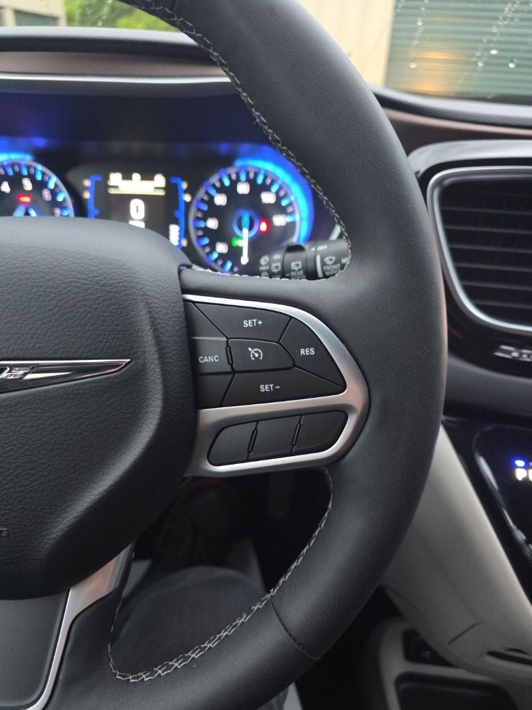 2024 Chrysler Voyager LX