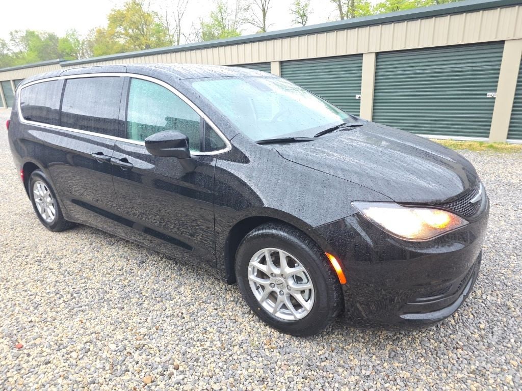 2024 Chrysler Voyager LX