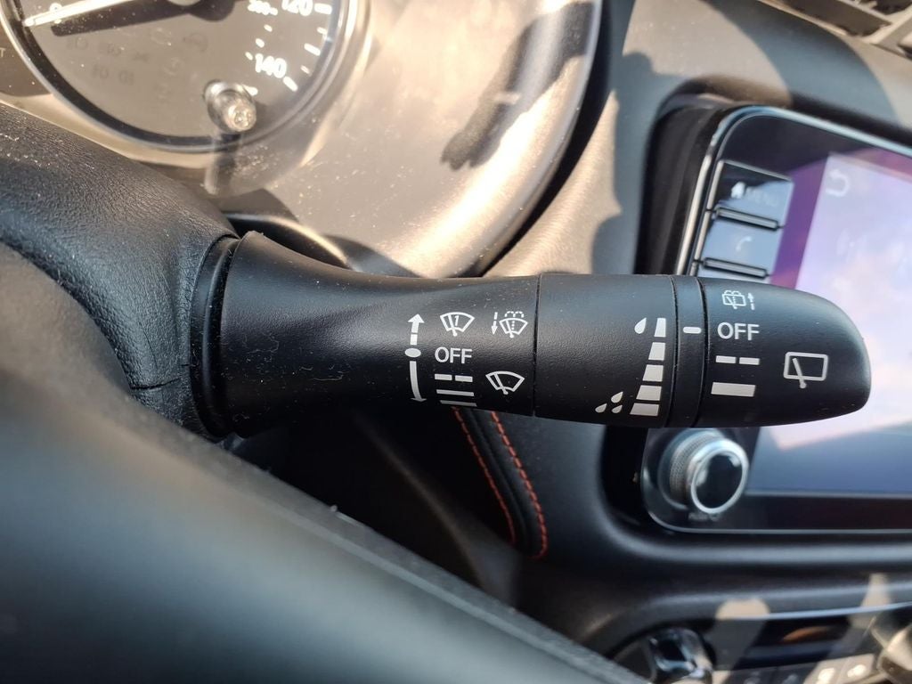 2022 Nissan Kicks SR