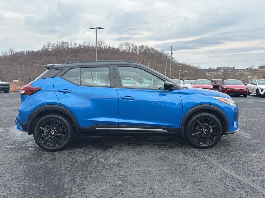 2022 Nissan Kicks SR