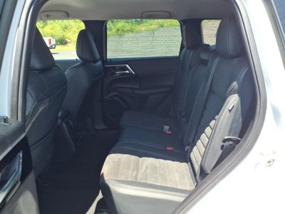 2023 Mitsubishi Outlander SE