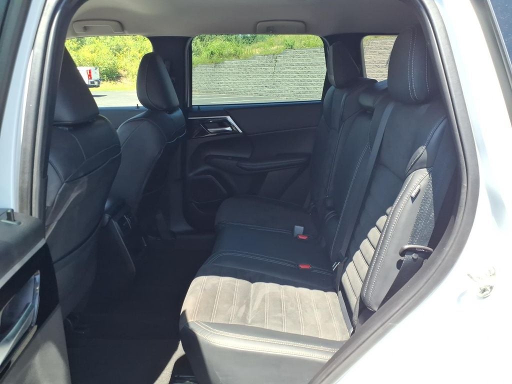 2023 Mitsubishi Outlander SE