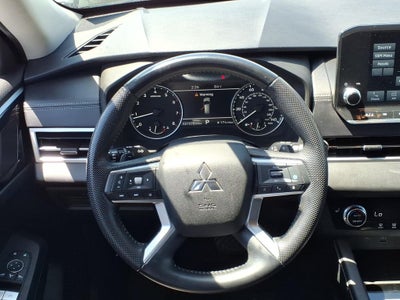 2023 Mitsubishi Outlander SE