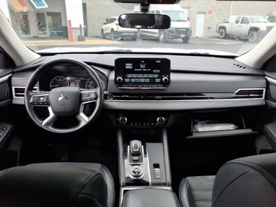 2024 Mitsubishi Outlander Base