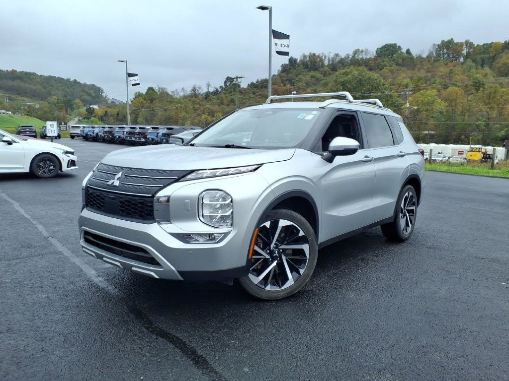 2024 Mitsubishi Outlander Base