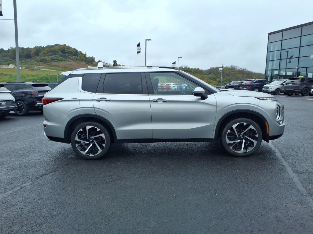 2024 Mitsubishi Outlander Base
