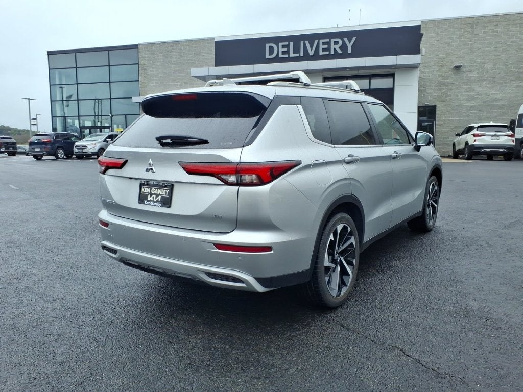 2024 Mitsubishi Outlander Base