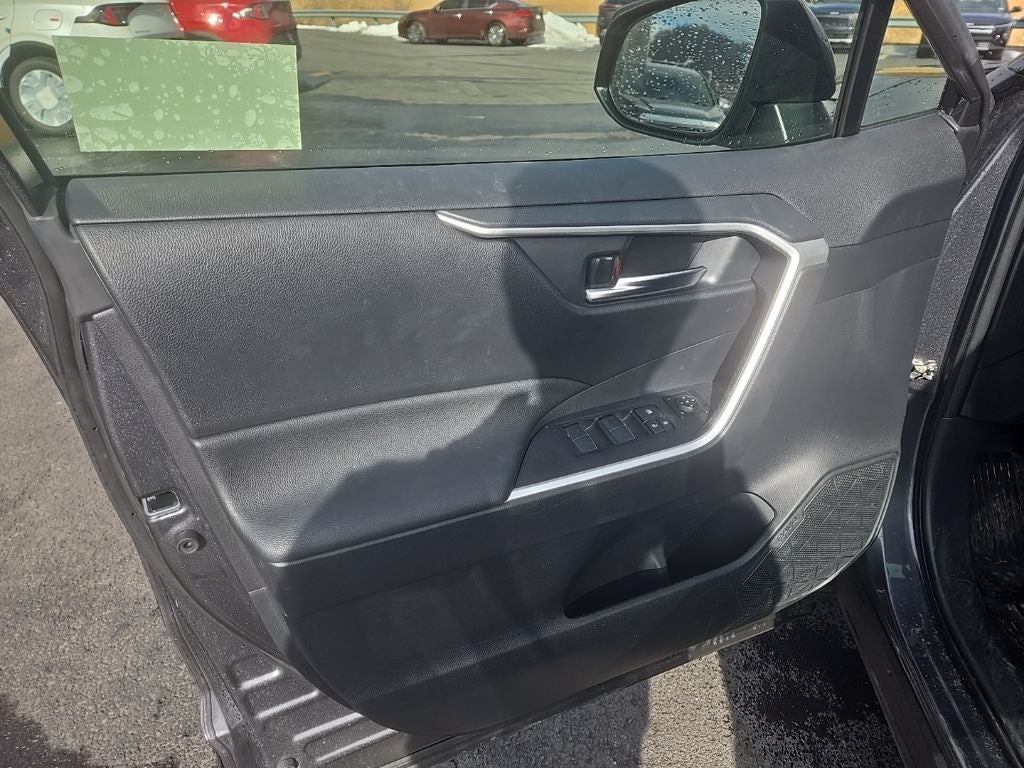 2023 Toyota RAV4 Hybrid SE