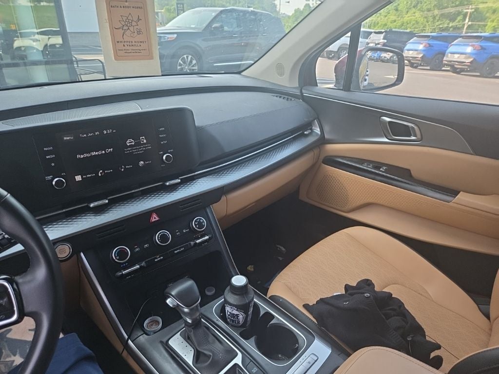 2024 Kia Carnival LX
