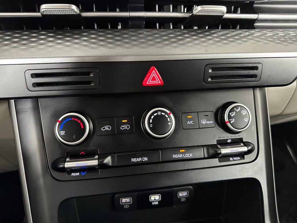 2023 Kia Carnival LX Seat Package