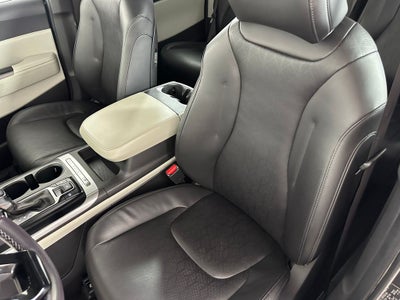 2023 Kia Carnival LX Seat Package
