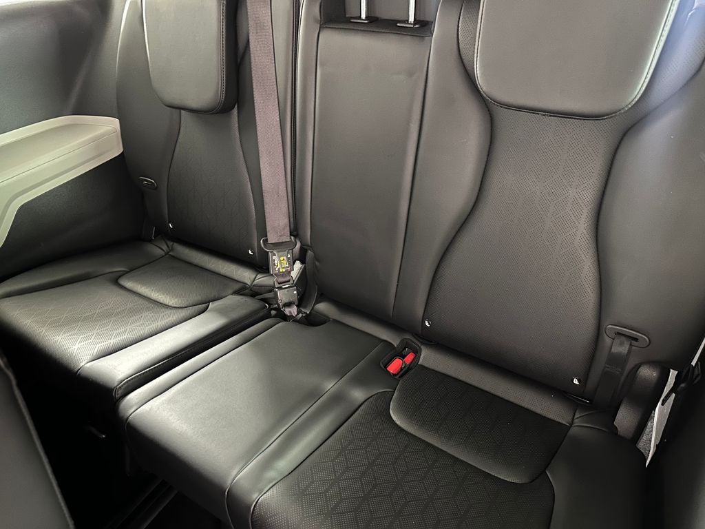2023 Kia Carnival LX Seat Package