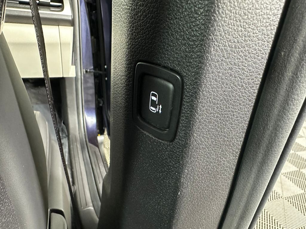 2023 Kia Carnival LX Seat Package
