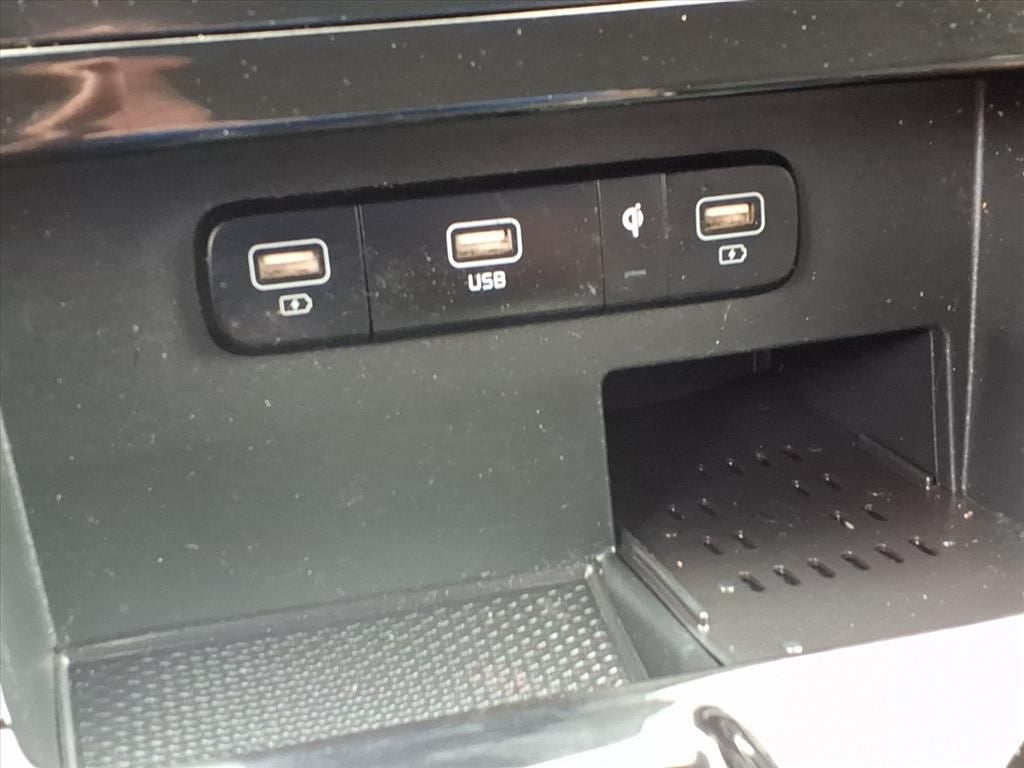 2022 Kia Carnival SX